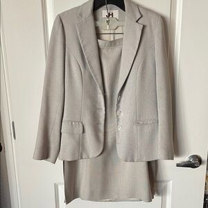 VINTAGE Grey Women's Suit (Skirt and Blazer)